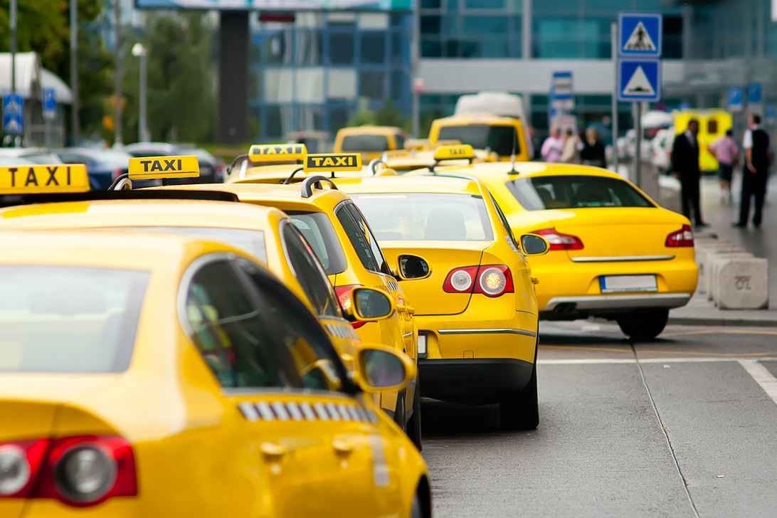 заказ Яндекс такси по СМС в Москве 