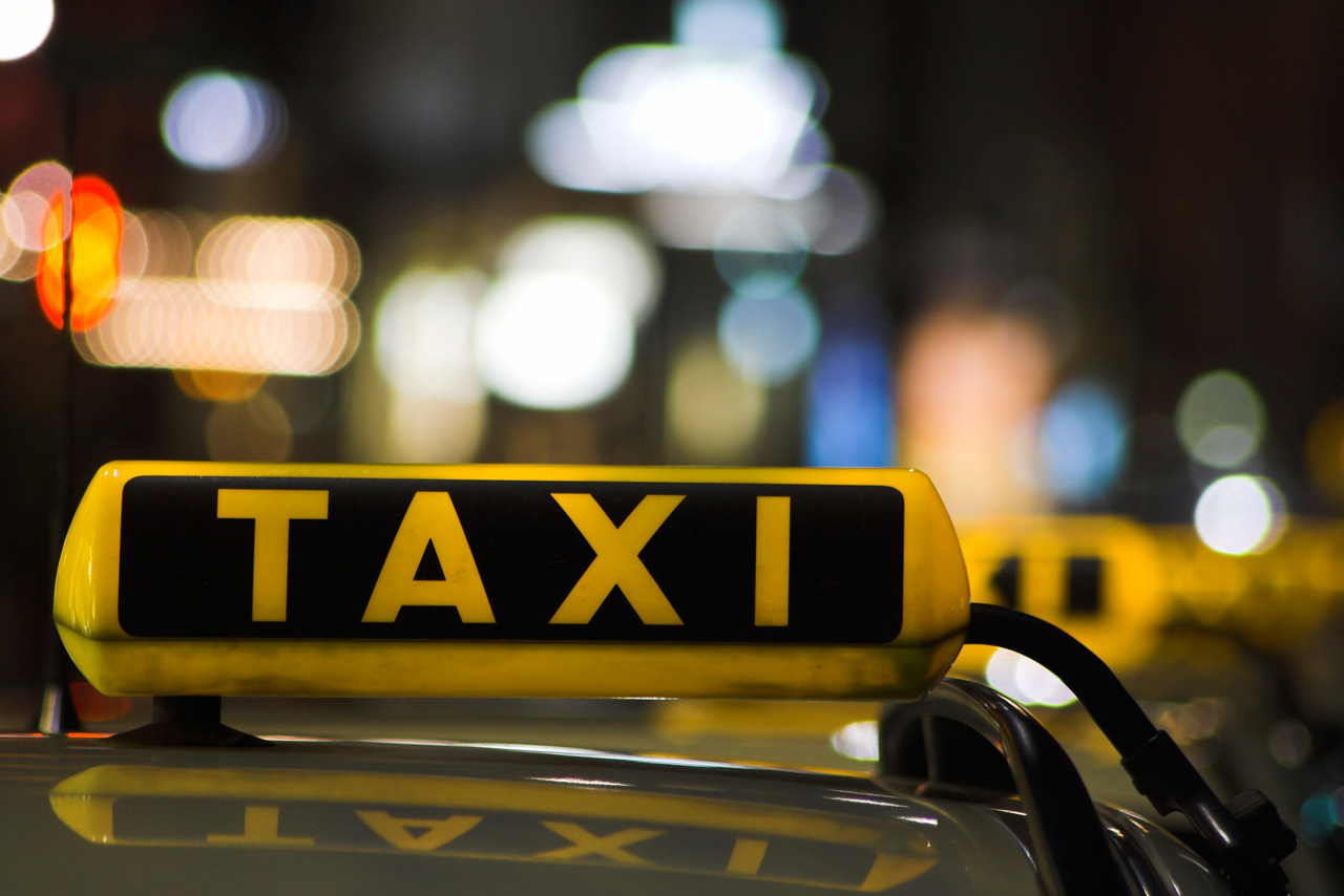 сколько стоит поездка на такси в Москве